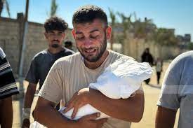 استشهاد طفلة وإصابة آخرين بقصف مسيرة للاحتلال مواصي خان يونس