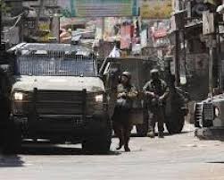 إصابات واحتجاز عدد من المواطنين خلال اقتحام الاحتلال مخيم الفوار جنوب الخليل