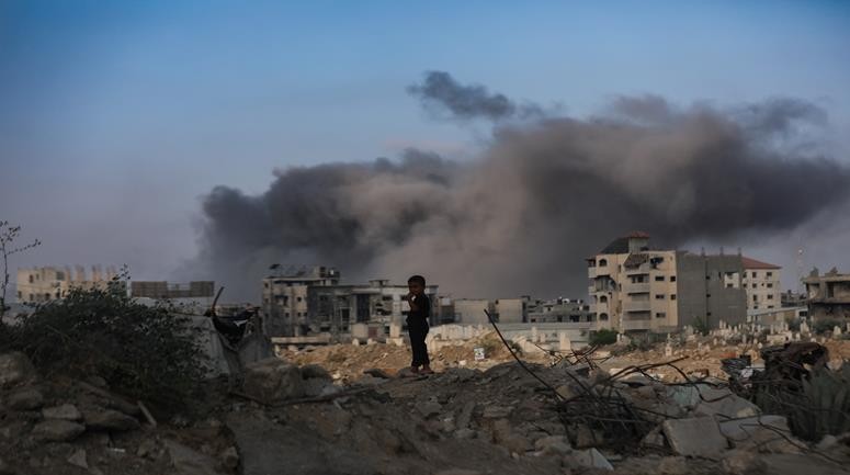 شهداء ومصابون إثر قصف الاحتلال تجمعًا للمواطنين غرب الزوايدة