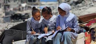 التربية تطلق مدرستين تعويضيتين لطلبة مدارس قطاع غزة