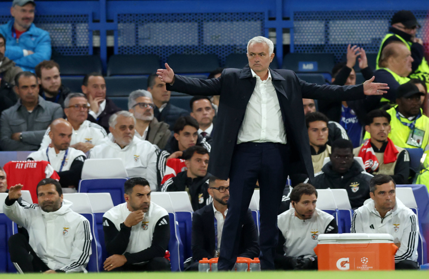 تشيلسي يصالح جماهيره بفوز درامي على مدربه القديم مورينيو وبنفيكا في دوري الأبطال