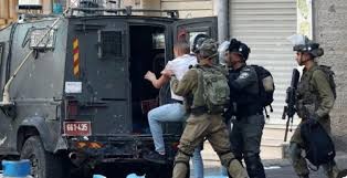 الاحتلال يعتقل شقيقين من بلدة الشيوخ شمال شرق الخليل