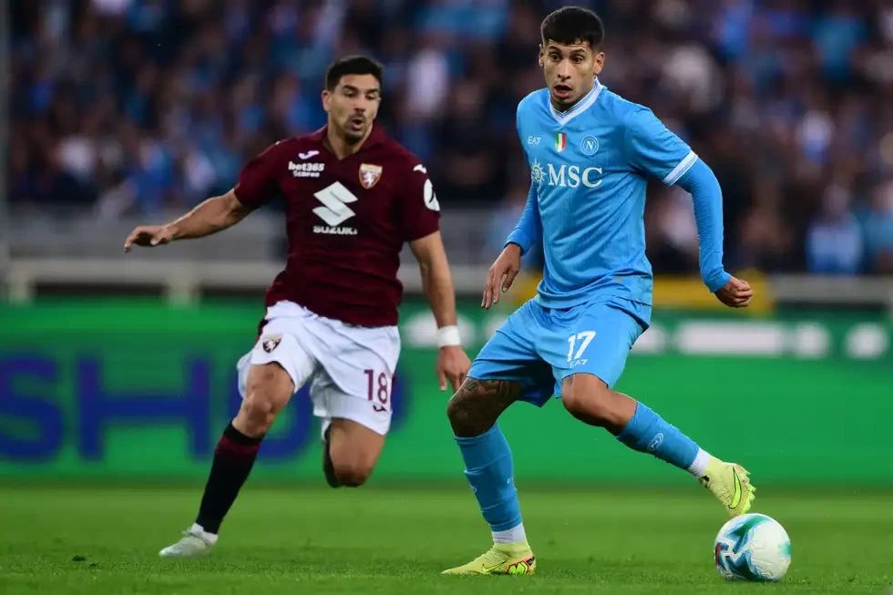 طعنة سيميوني تُسقط نابولي من صدارة الكالتشيو