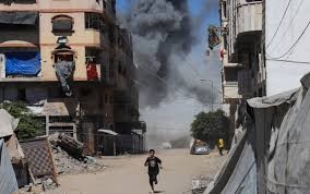 غارات جوية عنيفة على مدينة غزة خلال الساعتين الأخيرتين