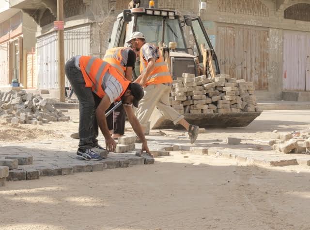 بلدية غزة تشرع بصيانة شارع المنصورة شرق المدينة