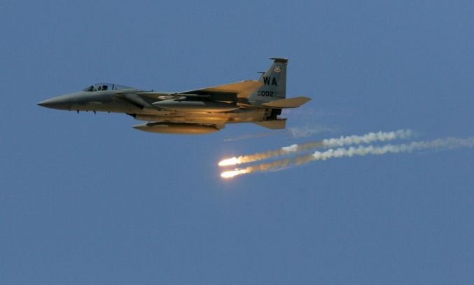 طائرات الاحتلال الحربية تشن غارات وهمية في أجواء قطاع غزة