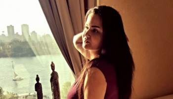 سما المصري بجلسة تصوير جرئية جداً وتقول: "اللي جاي اكبر وافظع"