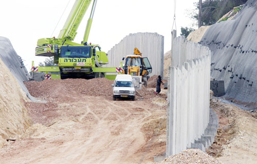 هكذا يُهوّدون الولجة ويقتلعون سكانها..