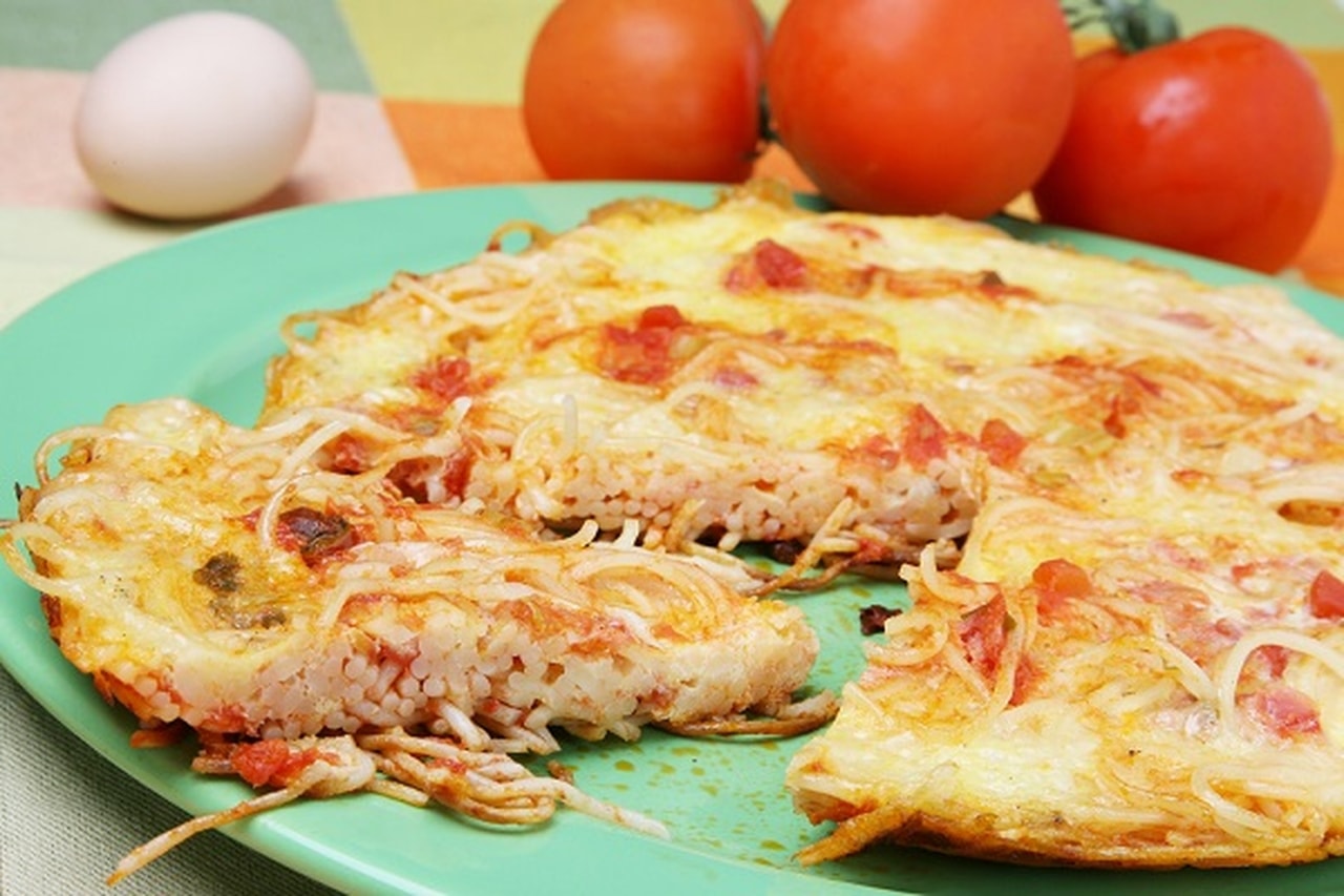 بيتزا المكرونة الشهية