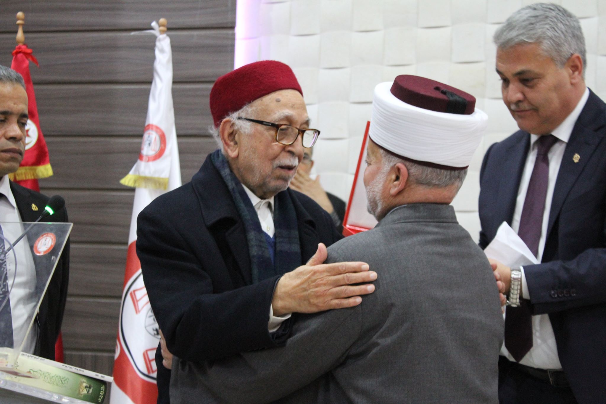 المفتي العام يشارك في الندوة العالمية "المحامي والسلام" في تونس