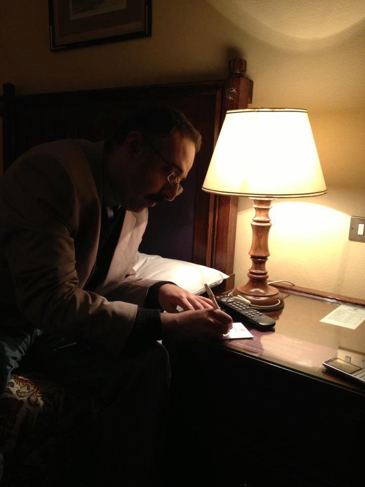 اجهزه امن حماس تقتحم بيت الكاتب حسام ابوالنصر