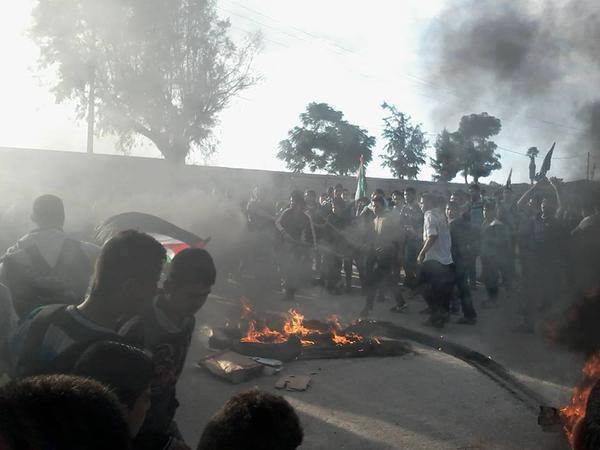 بالصور : مواجهات بين شبان وقوات الاحتلال قرب معبر بيت حانون شمال القطاع