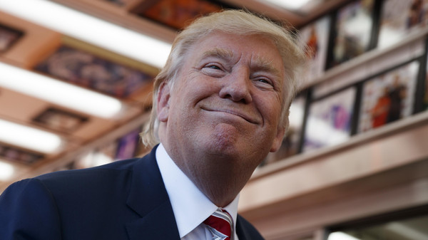 بالصور والتفاصيل.. ترامب يتورط في فيلم جنسي