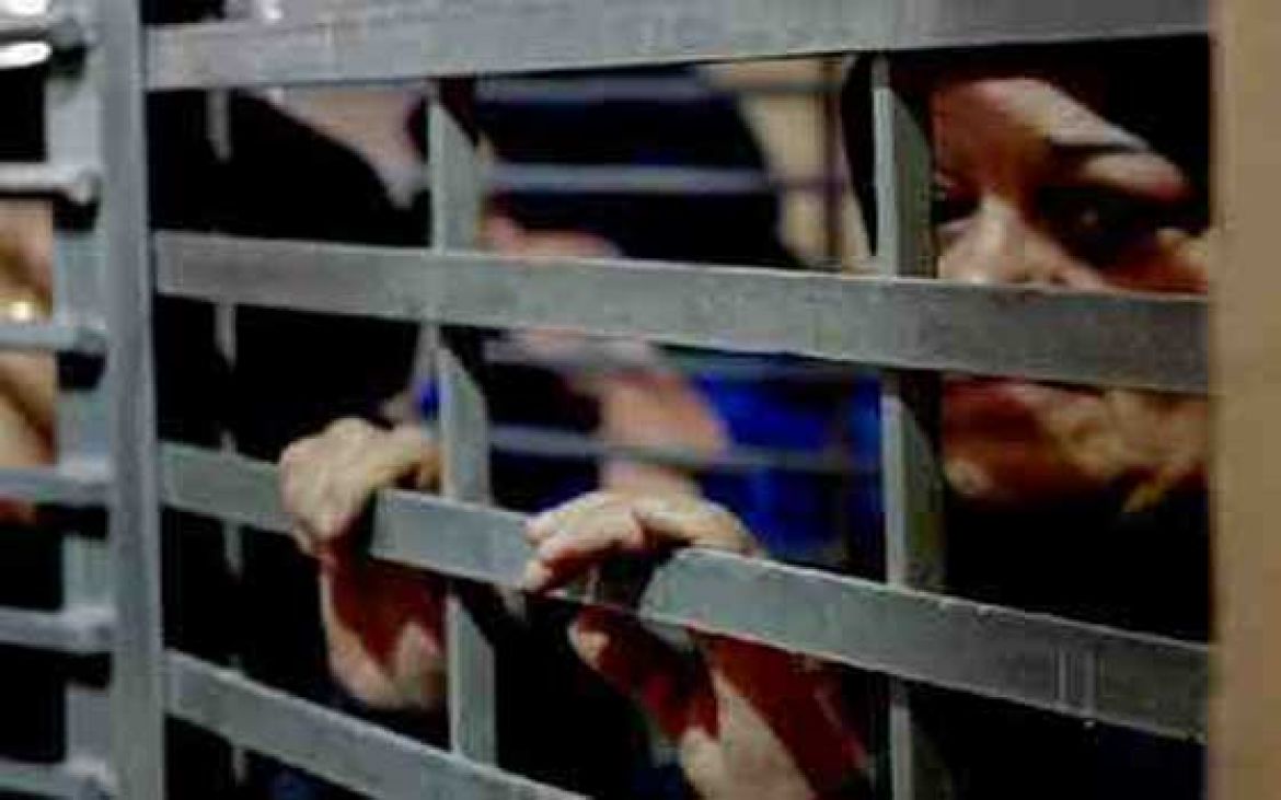 الأسيرات في "الدامون" يشتكين من المعاملة السيئة في السجون