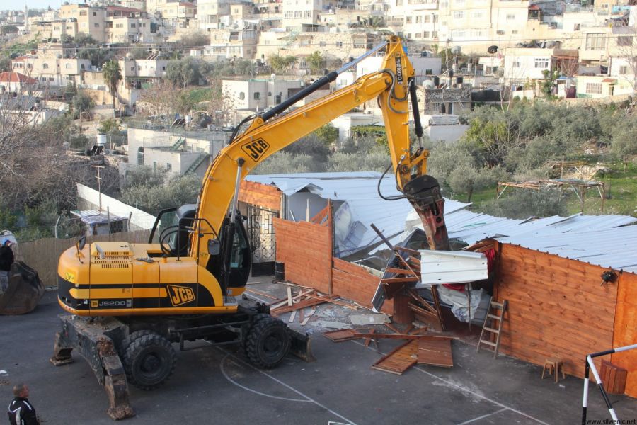 بلدية الاحتلال تجرف أرضية ملعب وادي حلوة في سلوان
