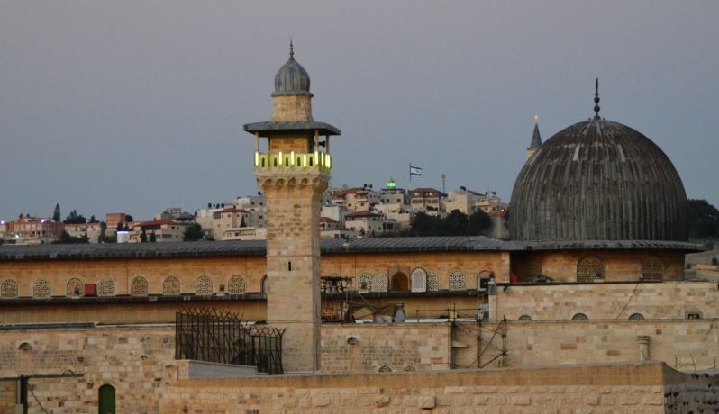 ادعيس يحذر من خطورة قانون إسكات الأذان في مدينة القدس
