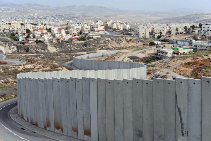 فلسطينيون يرفعون دعوى ضد 3 قضاة من المحكمة العليا الإسرائيلية في تشيلي