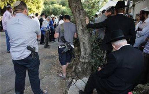 هلع يصيب الإسرائيليين ويتهافتون على شراء الأسلحة