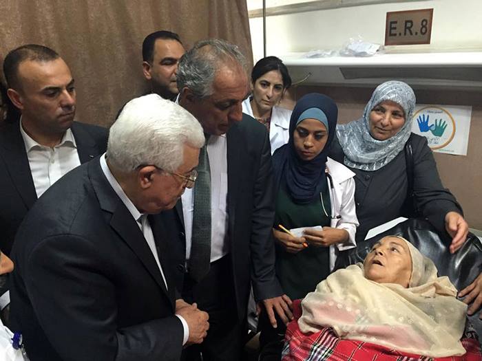 بالصور : الرئيس يطمئن على المرضى في مجمع فلسطين الطبي