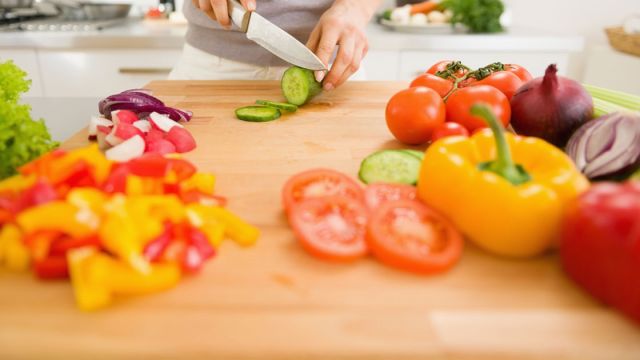 إليكم هذه الأطعمة التي لا يجب تناولها على معدة فارغة