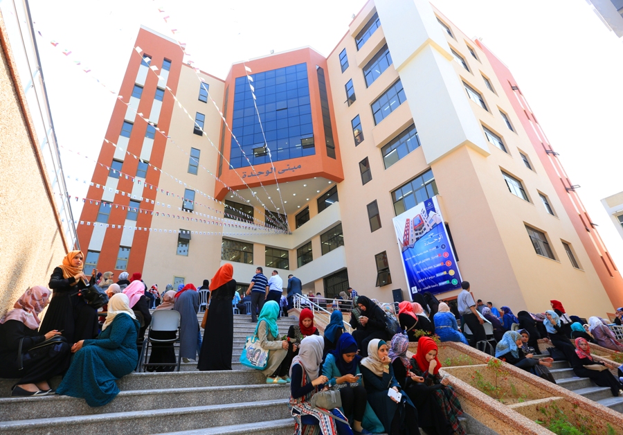خلال افتتاحه مبنى "الوحدة" الجامعي