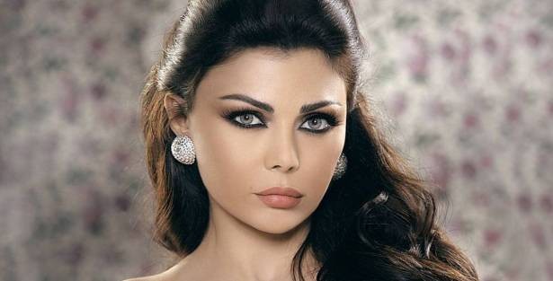 بالصور : ماريا كاري وجنيفر لوبيز... بإطلالة هيفاء وهبي!!