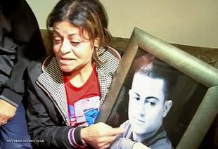 بالفيديو : ردة فعل أم الشاب "مسلم " عند معرفتها باعدام أبنها على أيدي داعش