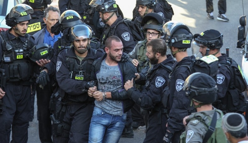اعتقال 12 مواطناً من جنين أثناء تواجدهم في أم الفحم