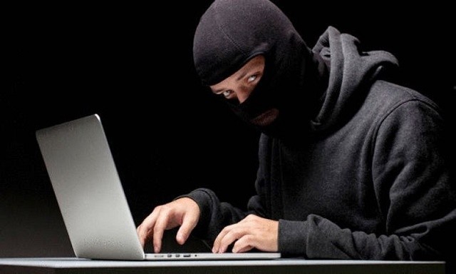 كشف ملابسات جريمة سرقة وتشهير في الخليل