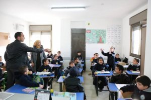 التربية تستنكر إغلاق المدارس بحجة التحريض