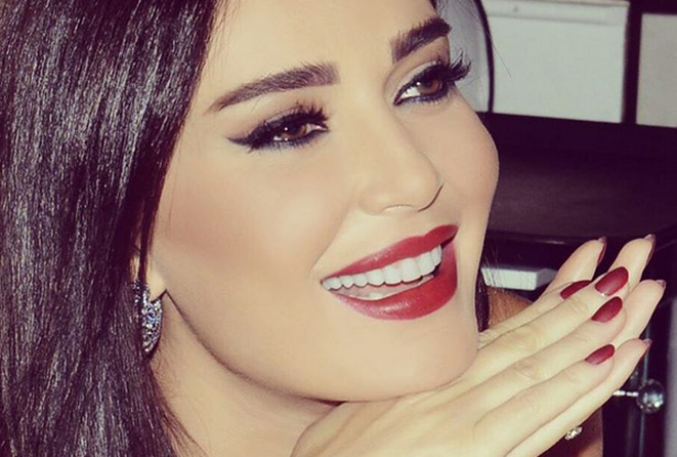 بالصورة: سيرين عبد النور بدون مكياج.. وقبلة ساخنة من زوجها