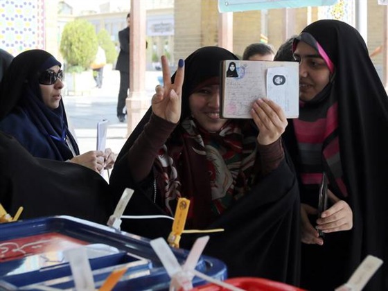 الاصلاحيون والمعتدلون يفوزون في الانتخابات الايرانية