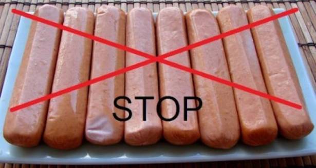 لهذه الأسباب.. توقفوا عن تناول النقانق حالاً!