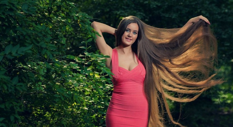 بالصور : 15 من أشهر النجمات العالميات ذوات الشعر الطويل عبر السنين