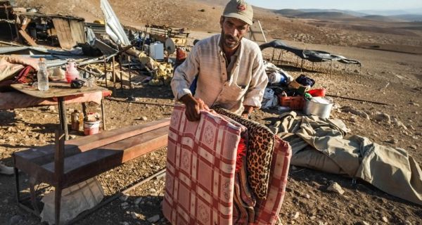 قوات الاحتلال تخطر بإخلاء 3 عائلات جنوب نابلس