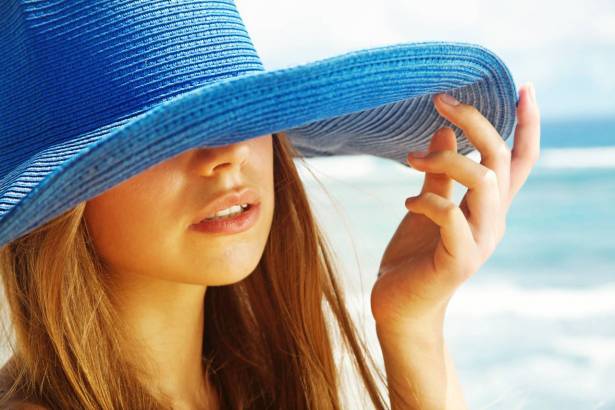 3 نصائح تنقذ بشرتك من أضرار الشمس