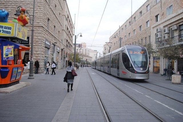 شرطة الاحتلال تغلق شارع يافا بالقدس