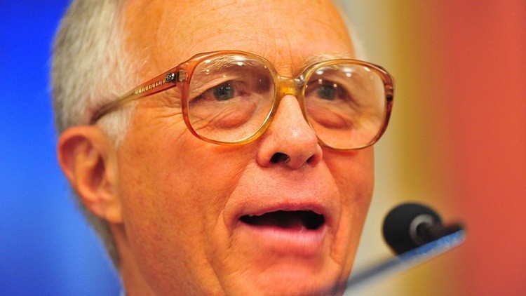 سفير امريكي سابق ينشر مقالة بعبارات قاسية ينتقد فيها سياسة واشنطن الخارجية