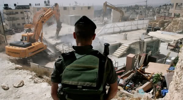 قوات الاحتلال تنسحب من خربة طانا بعد هدمها 16 مسكناً