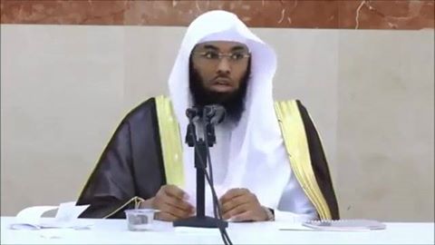 بالفيديو .. داعية سعودي يكذب حقيقة دوران الأرض!!