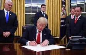 ولاية أمريكية تطعن فى قرار ترامب الجديد حول الهجرة