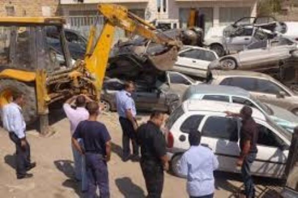 الشرطة تتلف 197 مركبة غير قانونية في الخليل وجنين