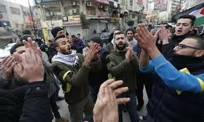 وقفة تضامنية مع الأسير وليد شرف في أبو ديس