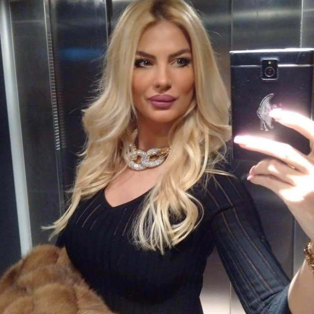 بالصور: ملكة جمال لبنان السابقة.. على خُطى رولا يمّوت!