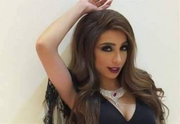 بالفيديو: لأصحاب القلوب القويّة فقط... هكذا تحقن دنيا بطمة إبر "البوتوكس"!