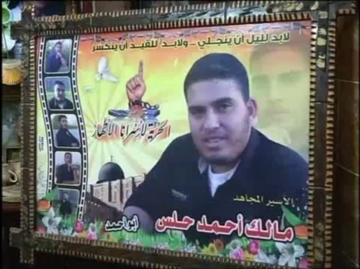 زوجة الأسير حلس: الاحتلال يواصل منعنا من الزيارة منذ عامين