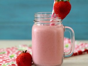 عصير فراولة بالعسل