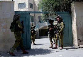 مقدسيون يستنكرون قرار إغلاق مدرسة في القدس