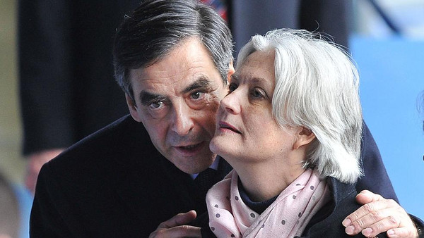 الشرطة الفرنسية تقتحم منزل مرشح الرئاسة فرانسوا فيون