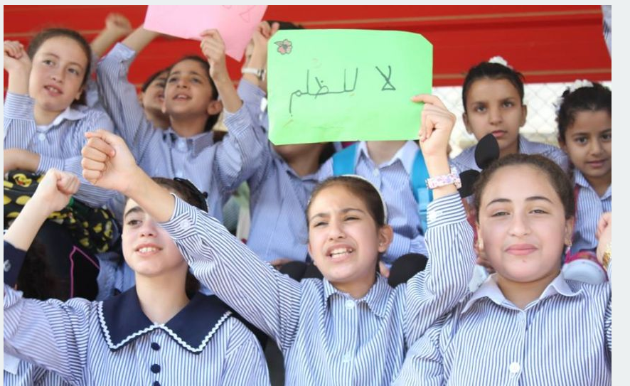طالبات عرابة تطالب "الأونروا" بحل مشكلة اكتظاظ الصفوف